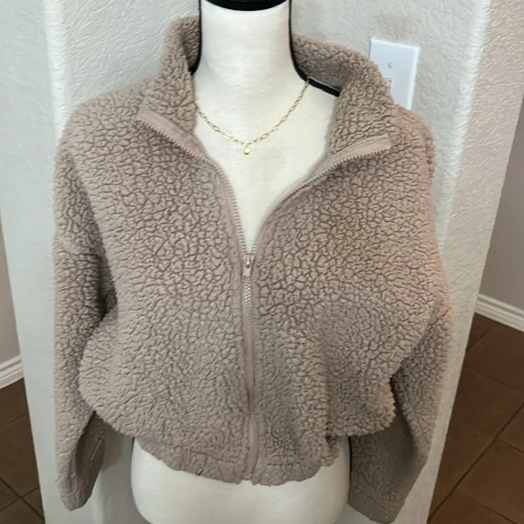 Rue21 teddy bear serpa crop jacket Size M - Picture 8 of 17